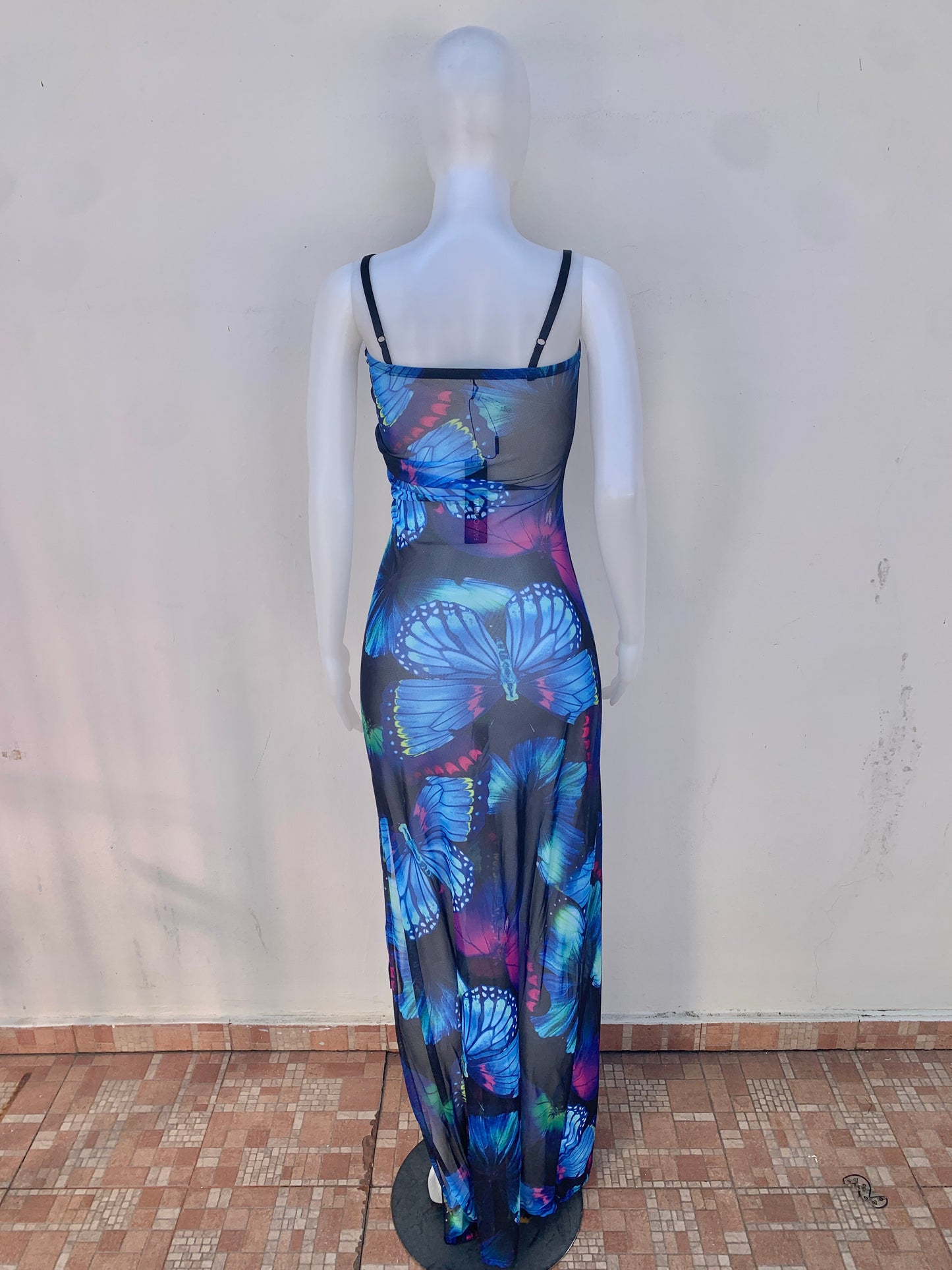 Vestido/Coverup Fashion Nova original, trasparente, azul con estampado de mariposa, con lazo ajustable y abierto abajo, largo.