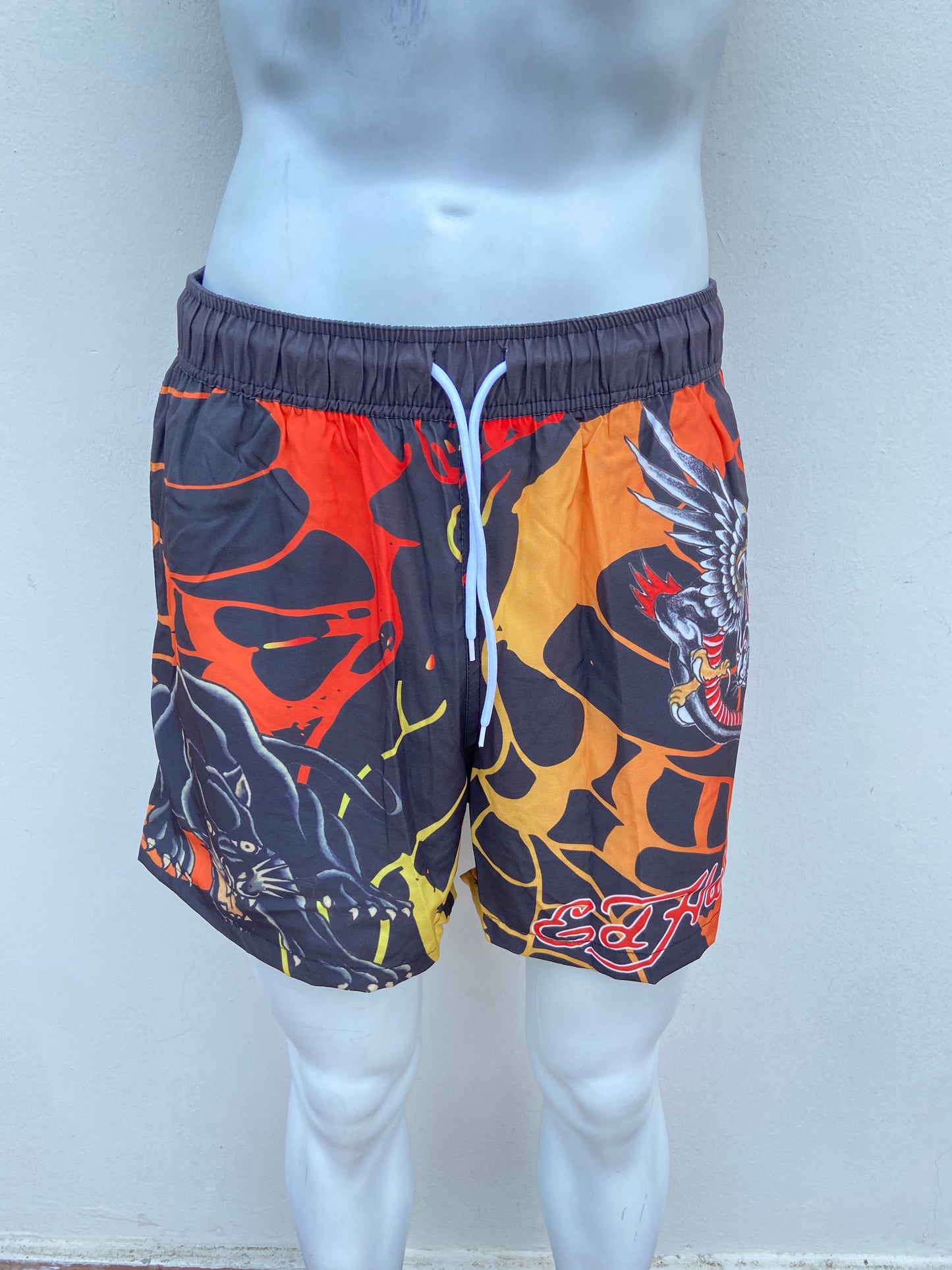 Bañador/Baggy, ED HARDY original negro con estampado de lava, leopardo en color naranja y rojo.