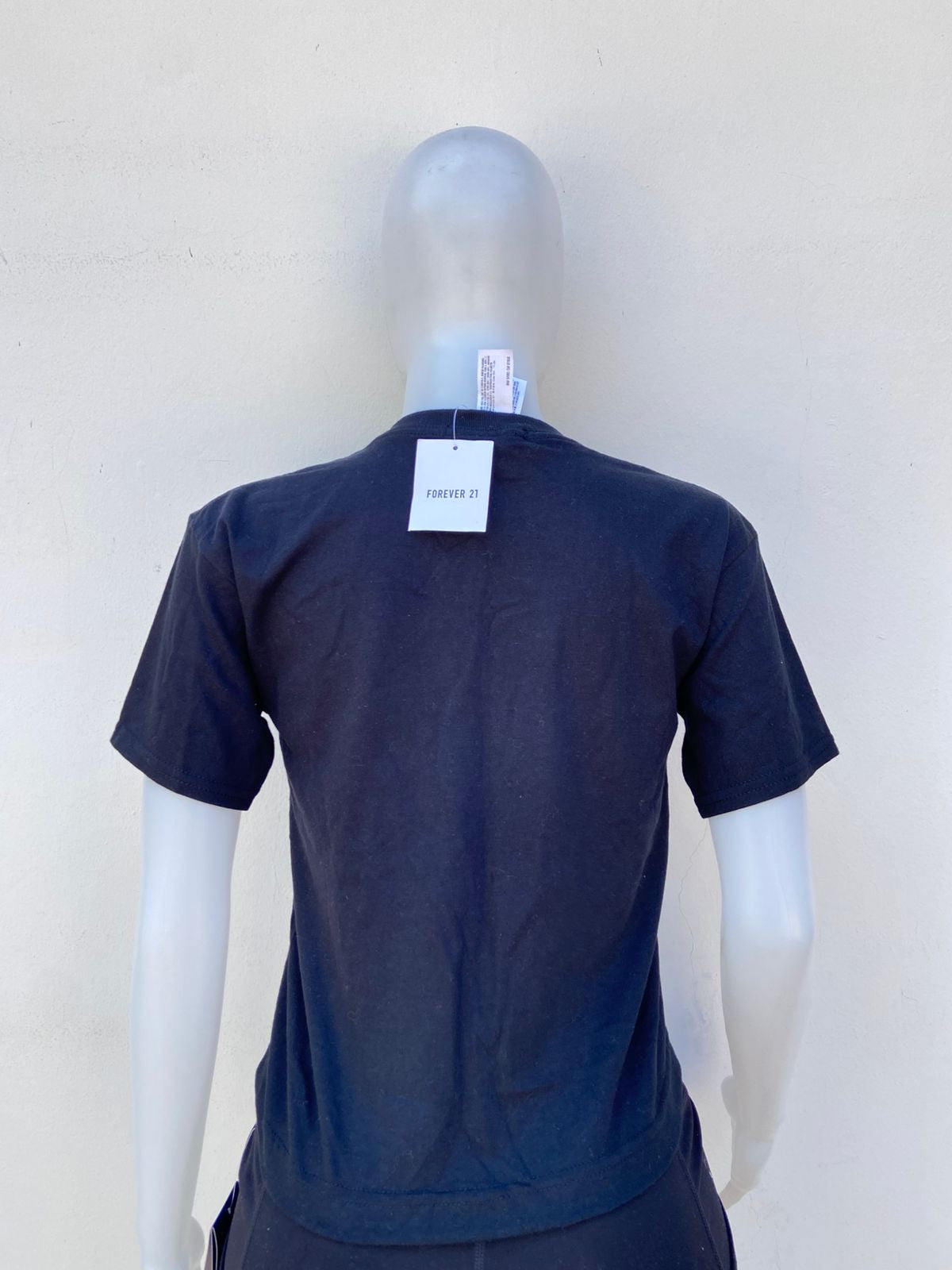 T-Shirt Forever 21 Original en color negro con letra MY BOYFRIEND IS OUT OF TOWN en color blanca al frente