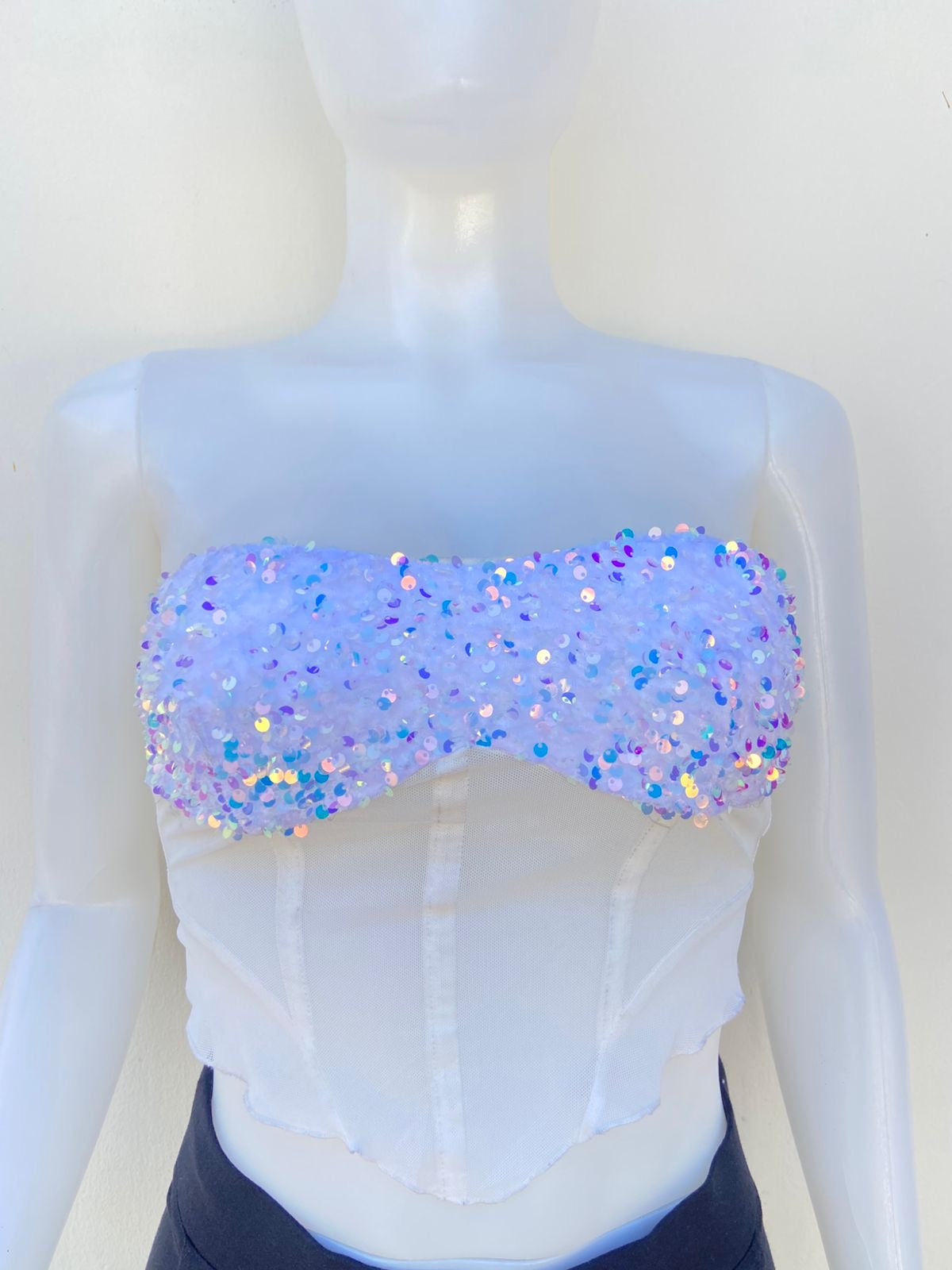 Top NEW PINK original blanco con lentejuelas en frente, strapless.