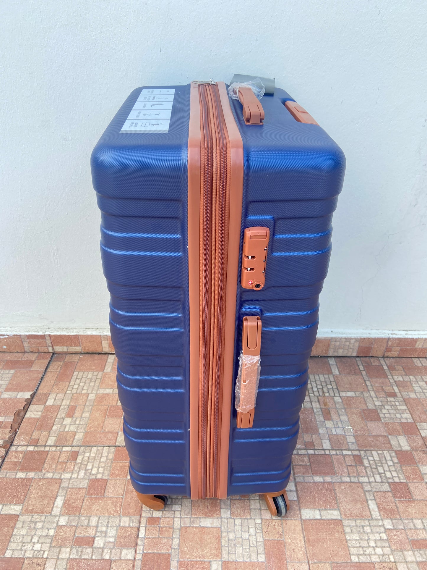 Maleta MERAX original azul marino con marrón y vuelta 360.