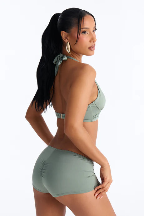 Biquini, verde ( sage ) de short y top, escote V, 2 piezas.