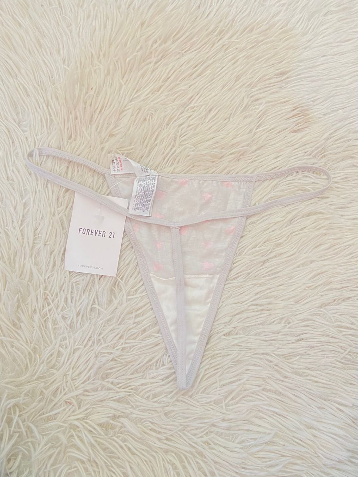 Panti Forever 21 original gris con estampado de corazones rosados, tanga.