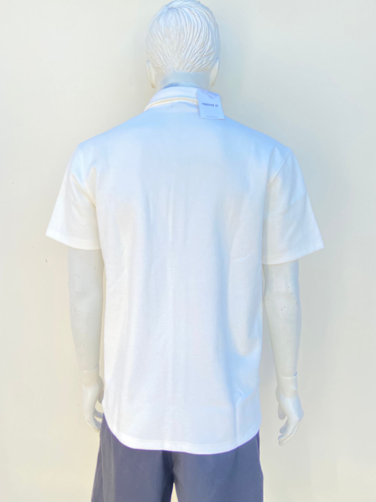 Polocher Forever 21 Hombre original crema/ blanco hueso, con bolsillo en la parte del lado.