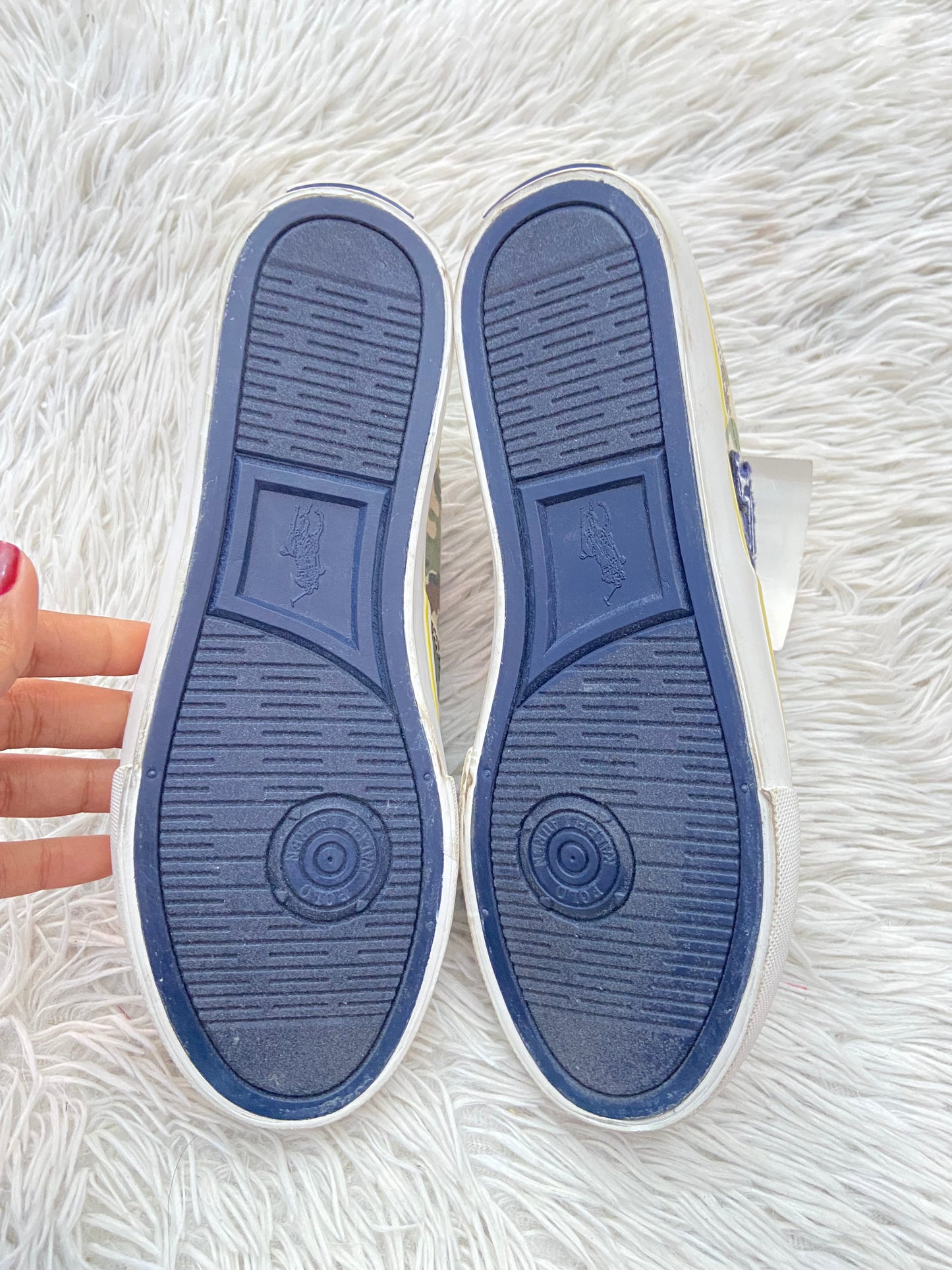 Tenis POLO RALPH LAUREN original verde camuflaje y logotipo P en azul marino.