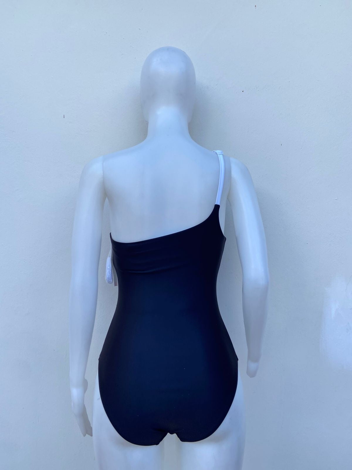 Biquini MEMBER’S MARK original, negro, de un solo hombre en color blanco.