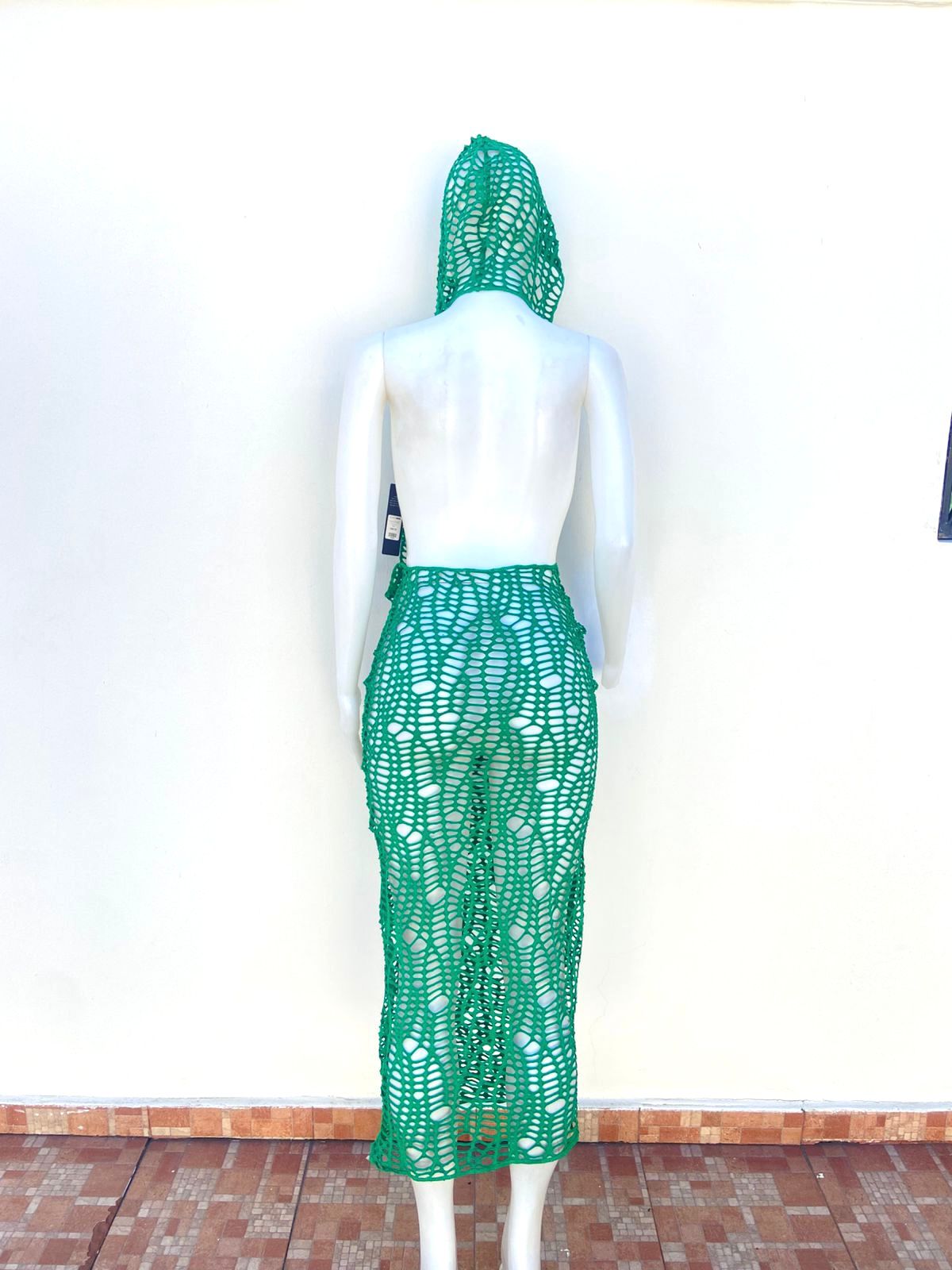 Salida de playa/ Vestido/ Cover up Fashion Nova, verde liso estilo red y capucha.