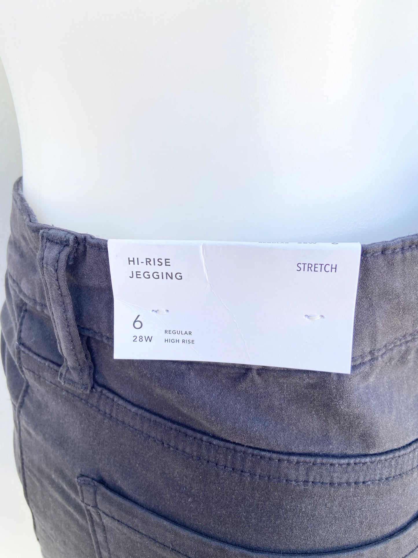 Pantalón Jean American Eagle HI-RISE JEGGING STRETCH original negro opaco liso, estilo pana.