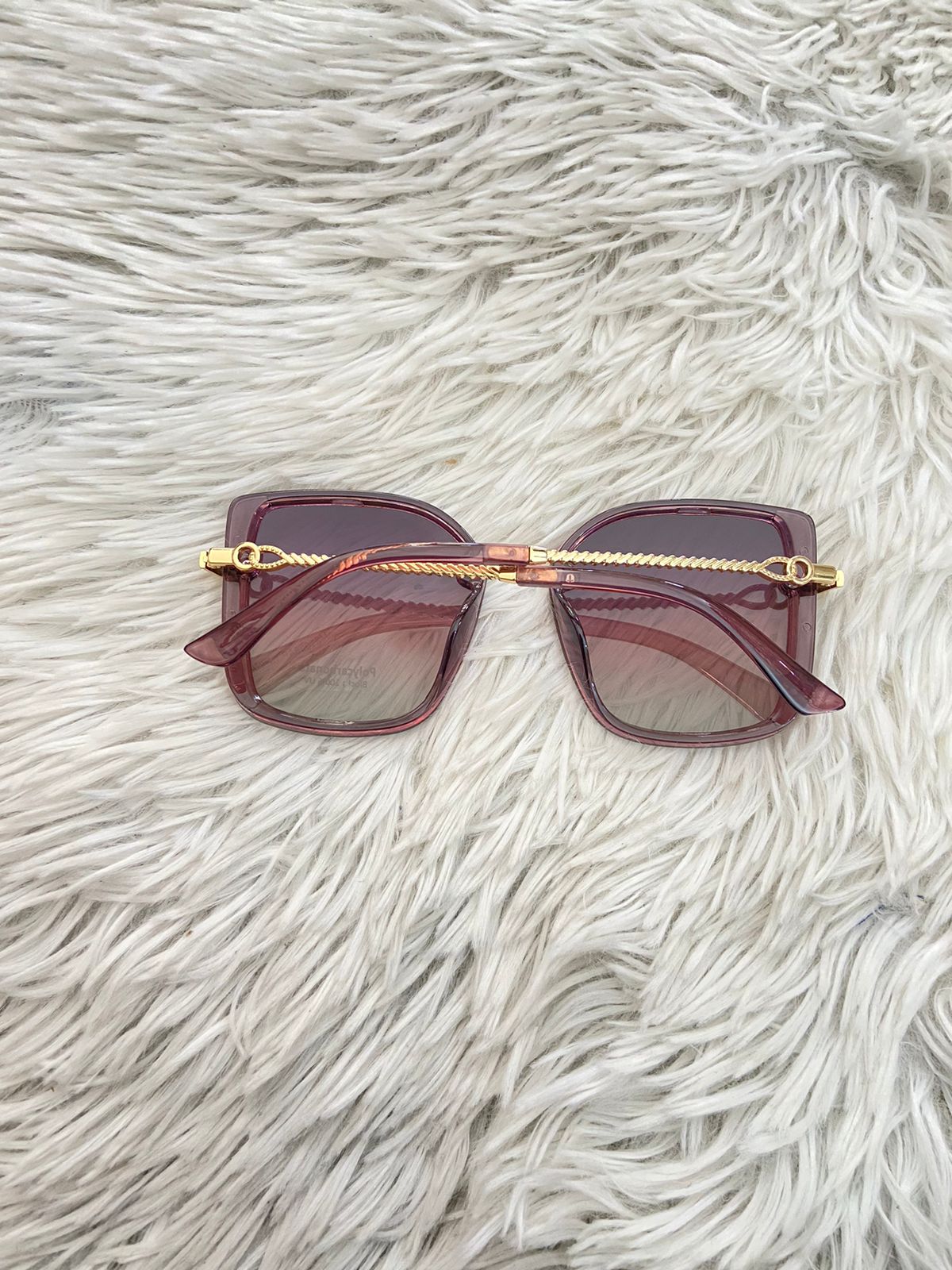 Lentes FASHION NOVA original, morado claro transparente con cristales claros, montura en cadena fina dorada.