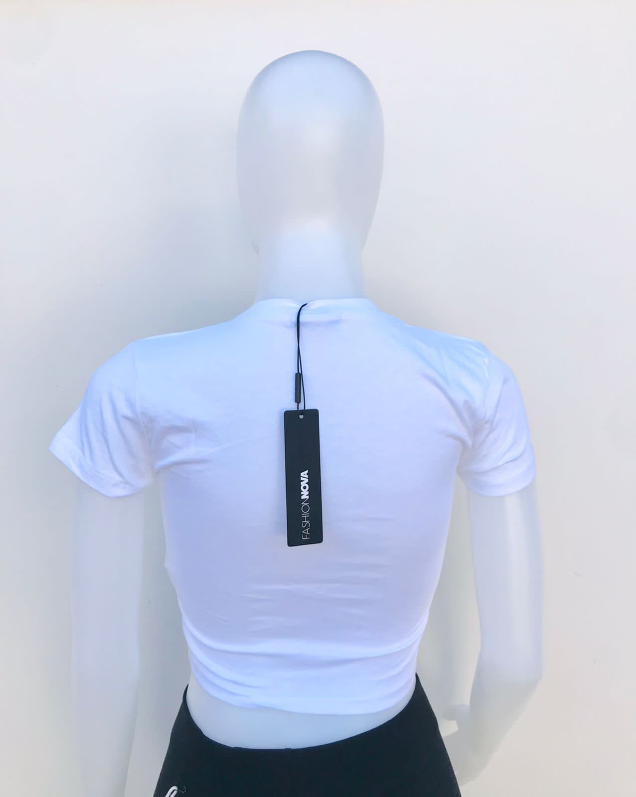 Top Fashion Nova original blanco con letras HOTTEST TITS ON INSTAGRAM ( Lo más lindos pechos de instagram).