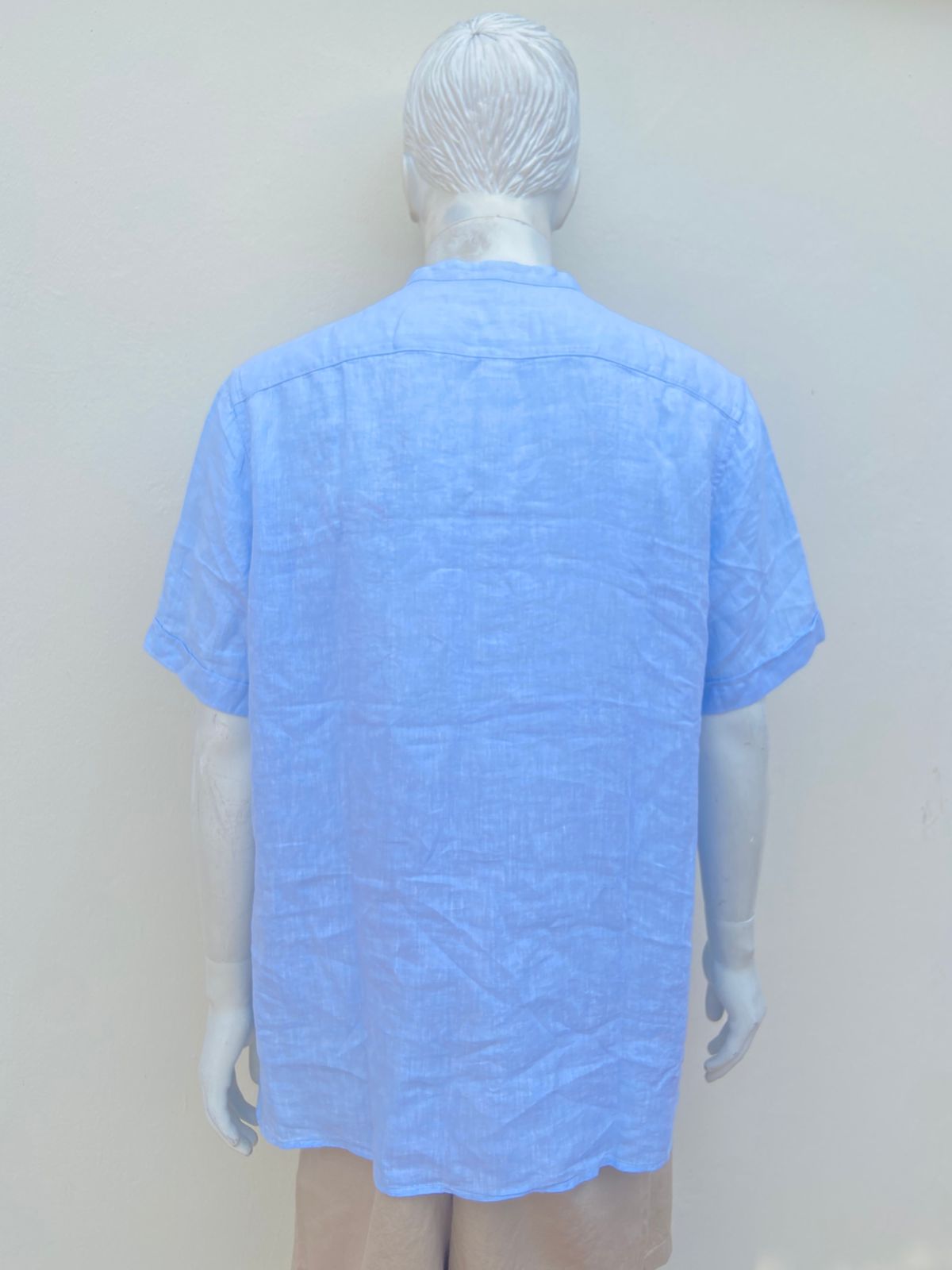 Camisa TASSO ELBA Original de 100% Lino, color azul claro.