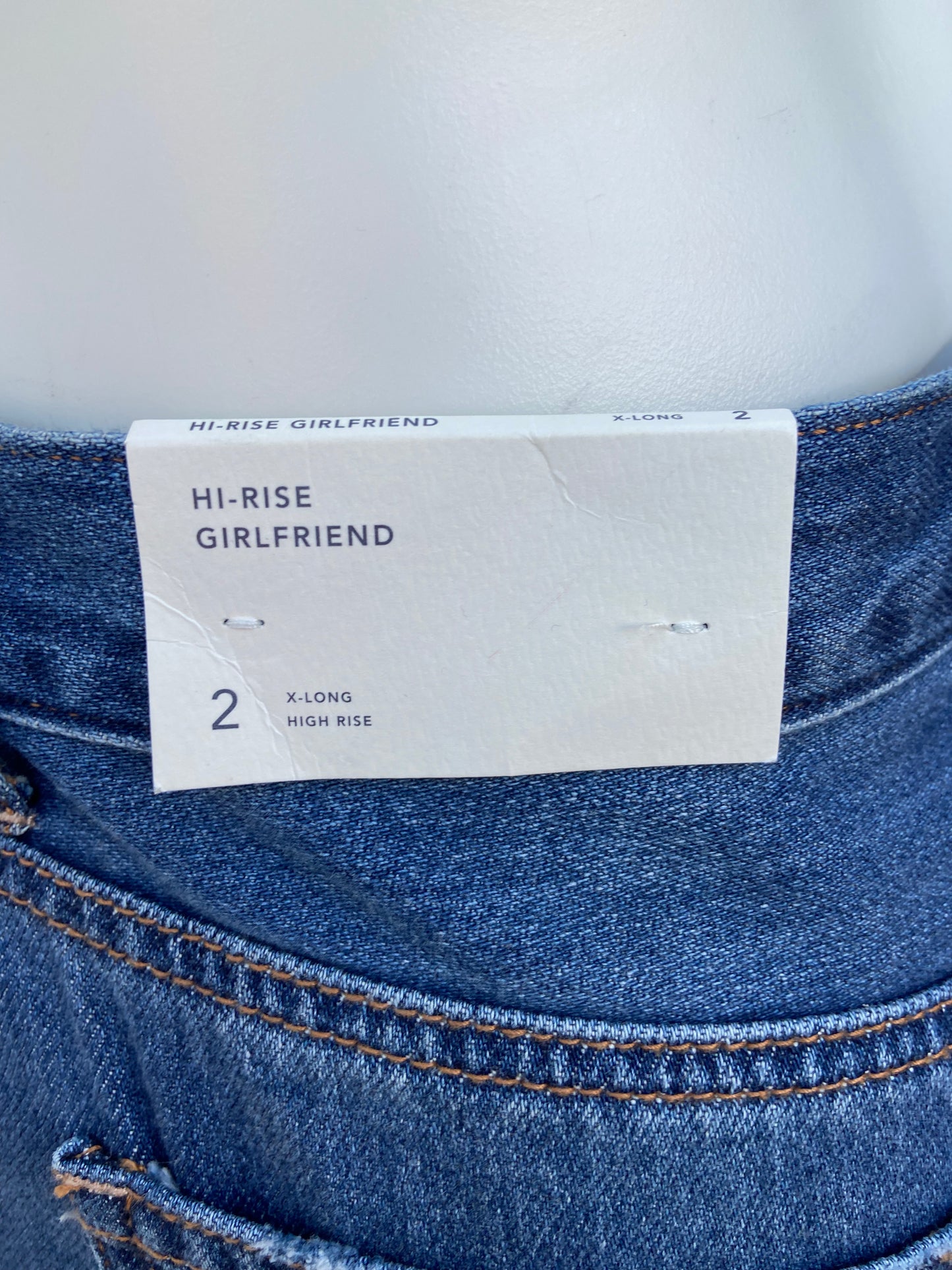 Pantalón Jean American Eagle original azul oscuro con rasgados, GIRLFRIEND HI-RISE.