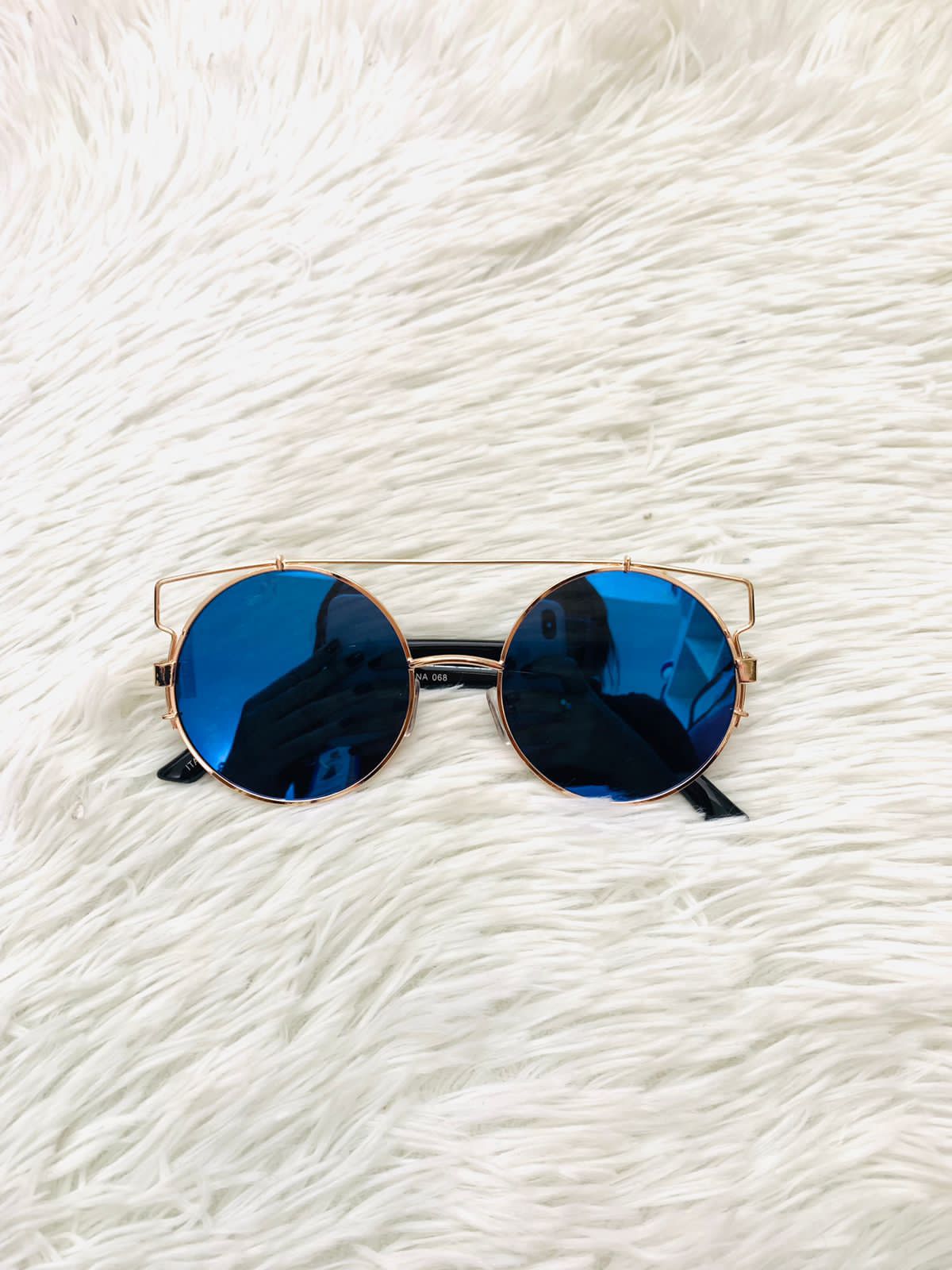 Lentes Fashion Nova original con montura de color dorado y negro y