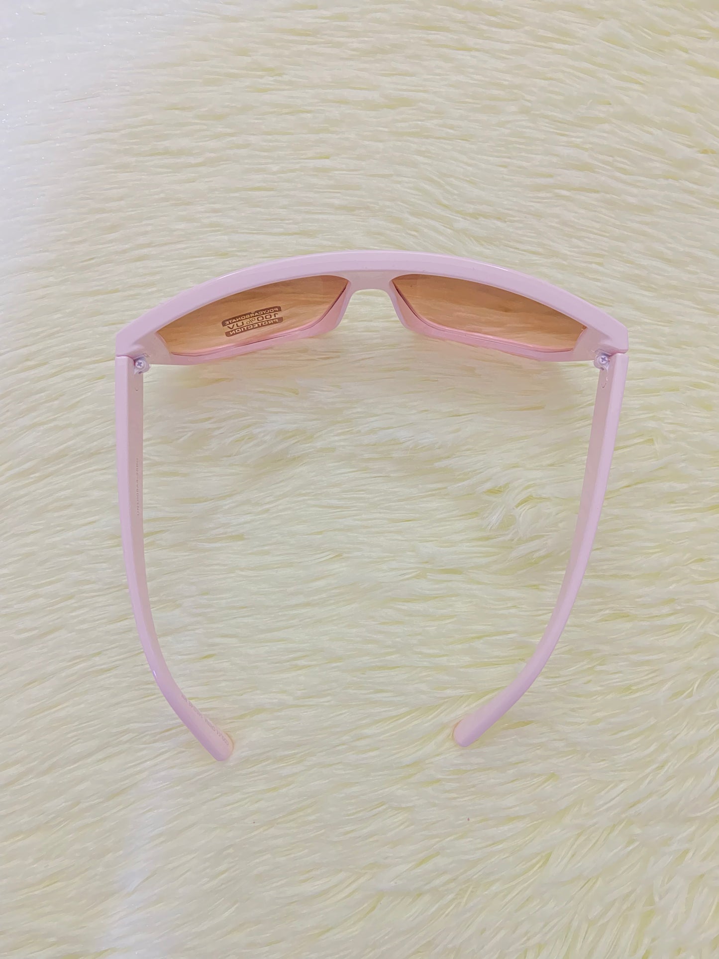 Lentes, rosado claros con micas en color marron y detalles en plateado, 100 % Polycarbonate y protección UV.