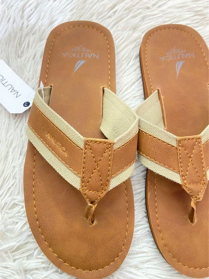 Sandalias Nautica Original en color marron con detalle beige ( crema) al frente y letra nautica al frente y en el interior.