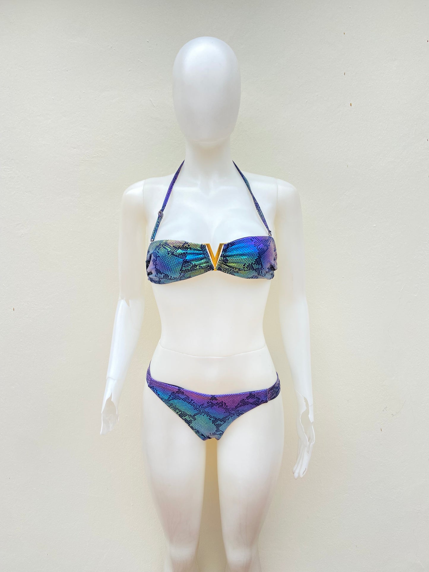 Biquini MERMAID SWIMMEAR original azul marino con destellos en color verde y estampado de animal print más placa V en dorado, 2 piezas.