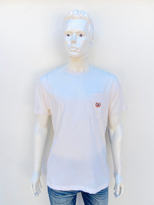 T-shirt CAMBRIDGE original, color crema/beige con bolsillo en el lado y logotipo de la marca al frente, 60% algodón.