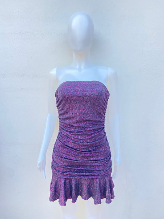 Vestido, morado/ negro con brillos rosados, strapless.