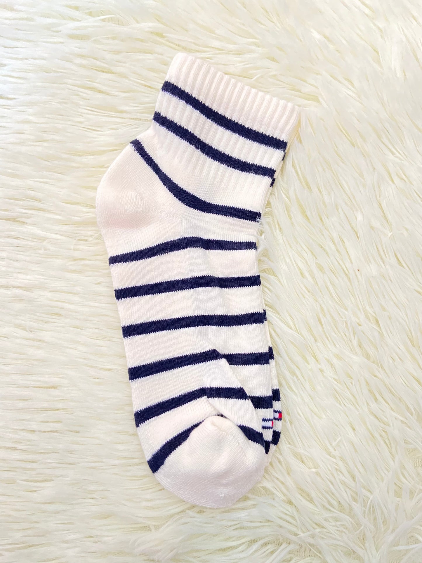 Medias TOMMY HILFIGER original, crema con rayas en color azul marino.
