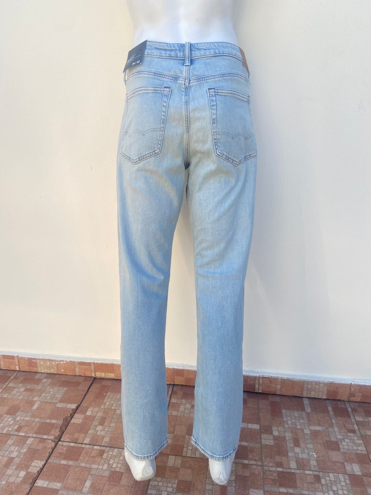 Pantalon jean AMERICAN EAGLE Original en color azul claro liso Airflex, ATHLETIC FIT.