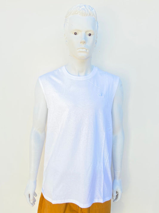 Franela CHAMPION original, Blanca lisa con pequeño logotipo de la marca en la parte trasera y delantera.