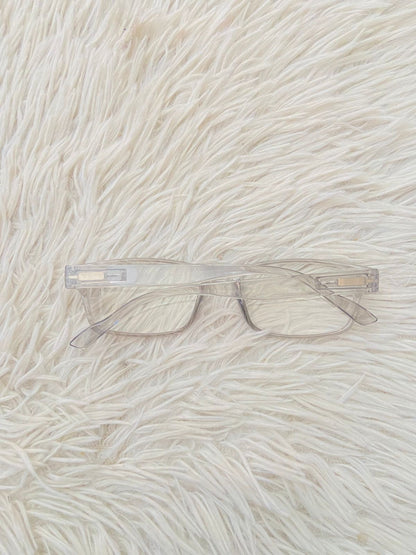 Lentes diseñados con protección UV 100-400 para proteger tu visión. Transparentes con micas claras. pequeño