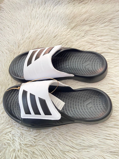 Sandalias ADIDAS original, negra con blanco y logotipo de la marca en frente, ajustables.