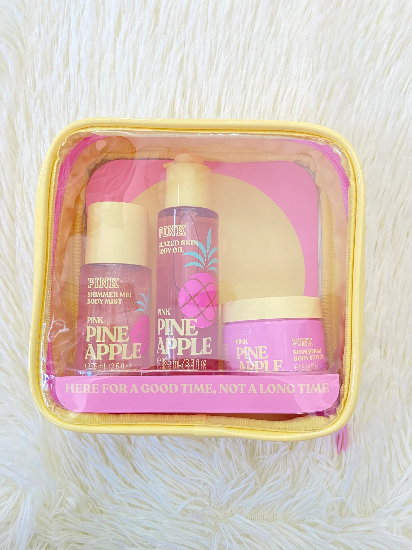 Pack PINK original, de tres colonia, aceite y crema minis PINEAPPLE,con brillitos. Más el bolso