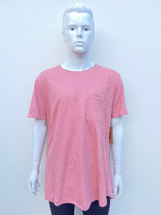T-shirt Brooklyn Laundry original, color zapote (rosado opaco) con bolsillo en un lado.