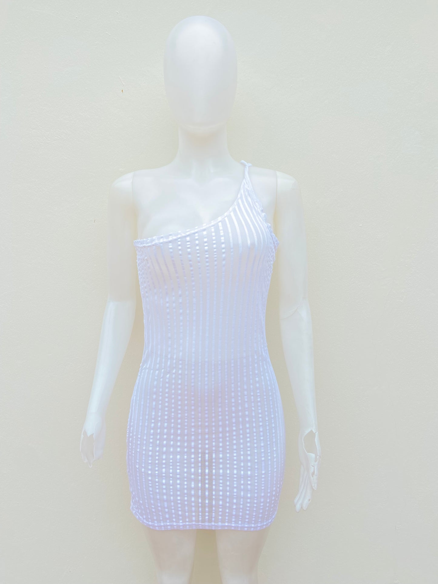 Vestido/ Cover Up, blanco transparente, de un solo hombro.