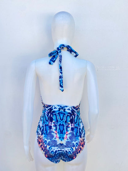 Biquini, de una pieza  entero con estampado de animal print con lazo ajustable y descotado atrás.