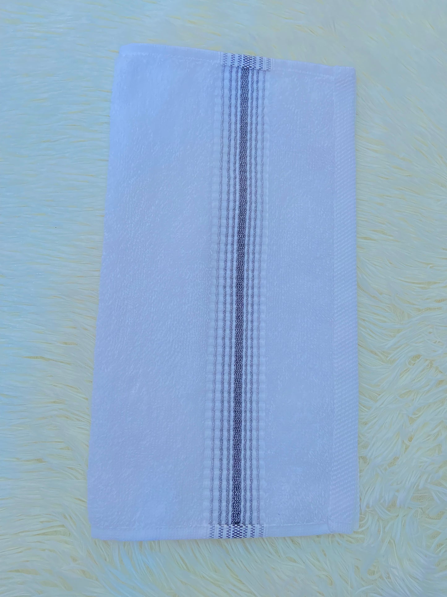 Toallas ASTON ARDEN original, blanca con rayas en color gris, para manos.