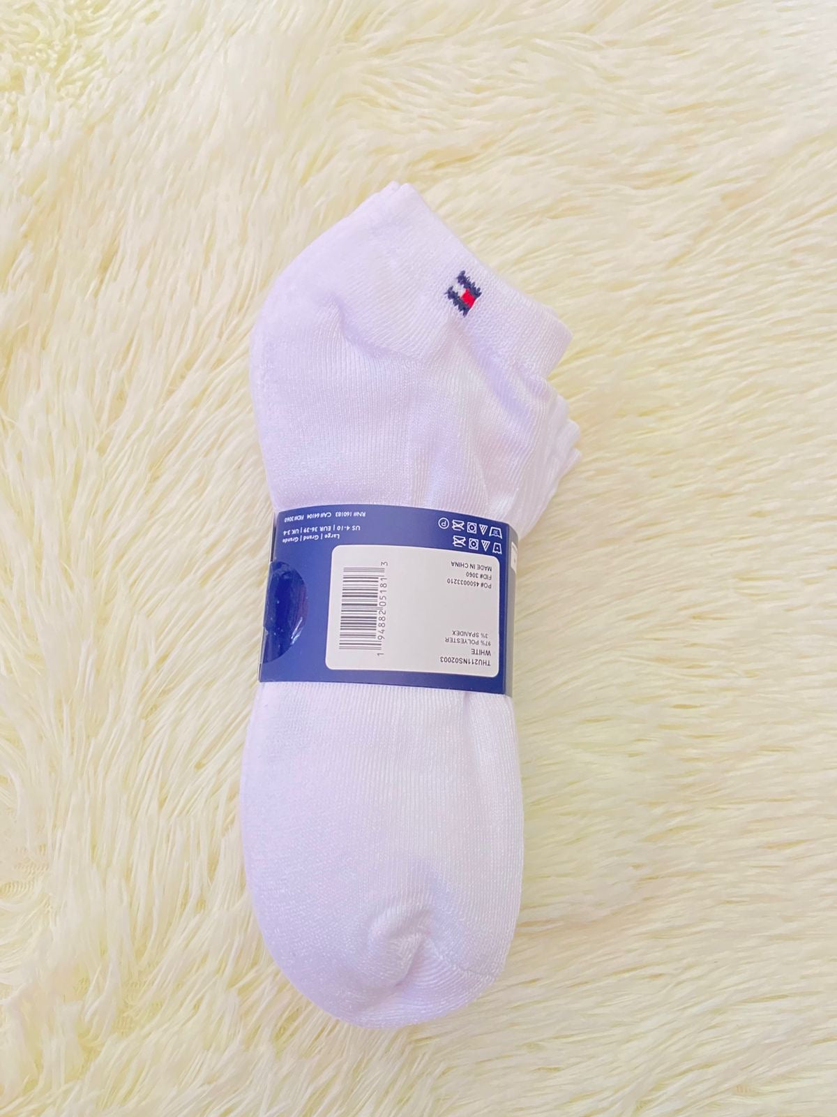 Medias Tommy Hilfiger original, blanca con letras TOMMY HILFIGER en azul marino.