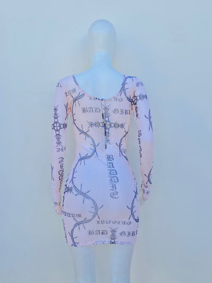 Vestido crema con estampado de púas.