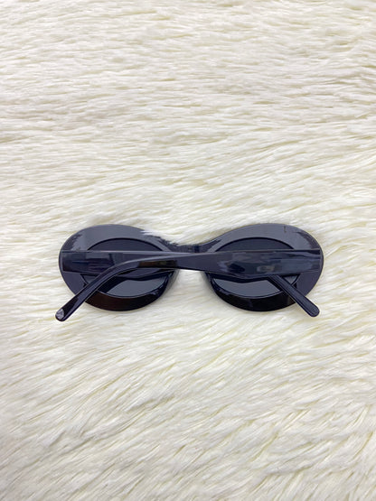 Lentes, negro con micas claras y forma ovalada.