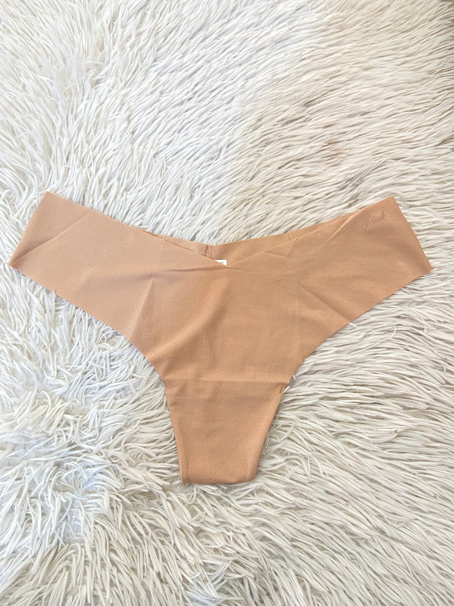 Panti PINK original nude liso con letras PINK al lado, diferente tono.