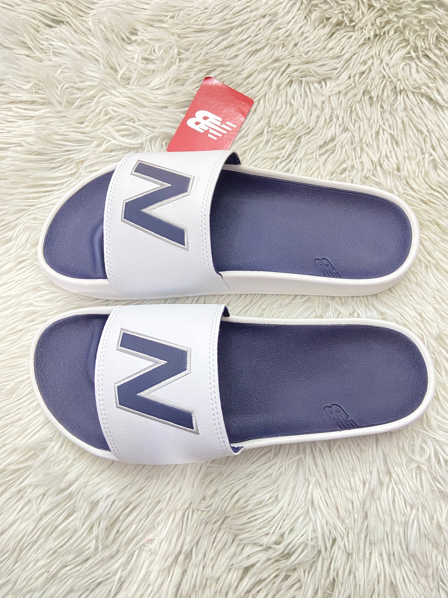 Sandalias NEW BALANCE original azul marino con blanco y letras N.