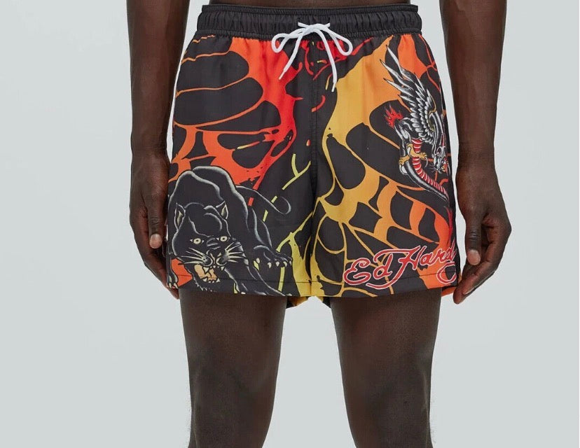 Bañador/Baggy, ED HARDY original negro con estampado de lava, leopardo en color naranja y rojo.