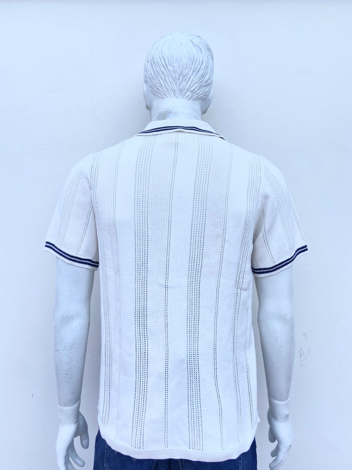 Polocher / Sueter 55% algodón AEROPOSTALE  Original de mayas en color blanco/crema con lineas en el cuello y mangas en color azul marino.