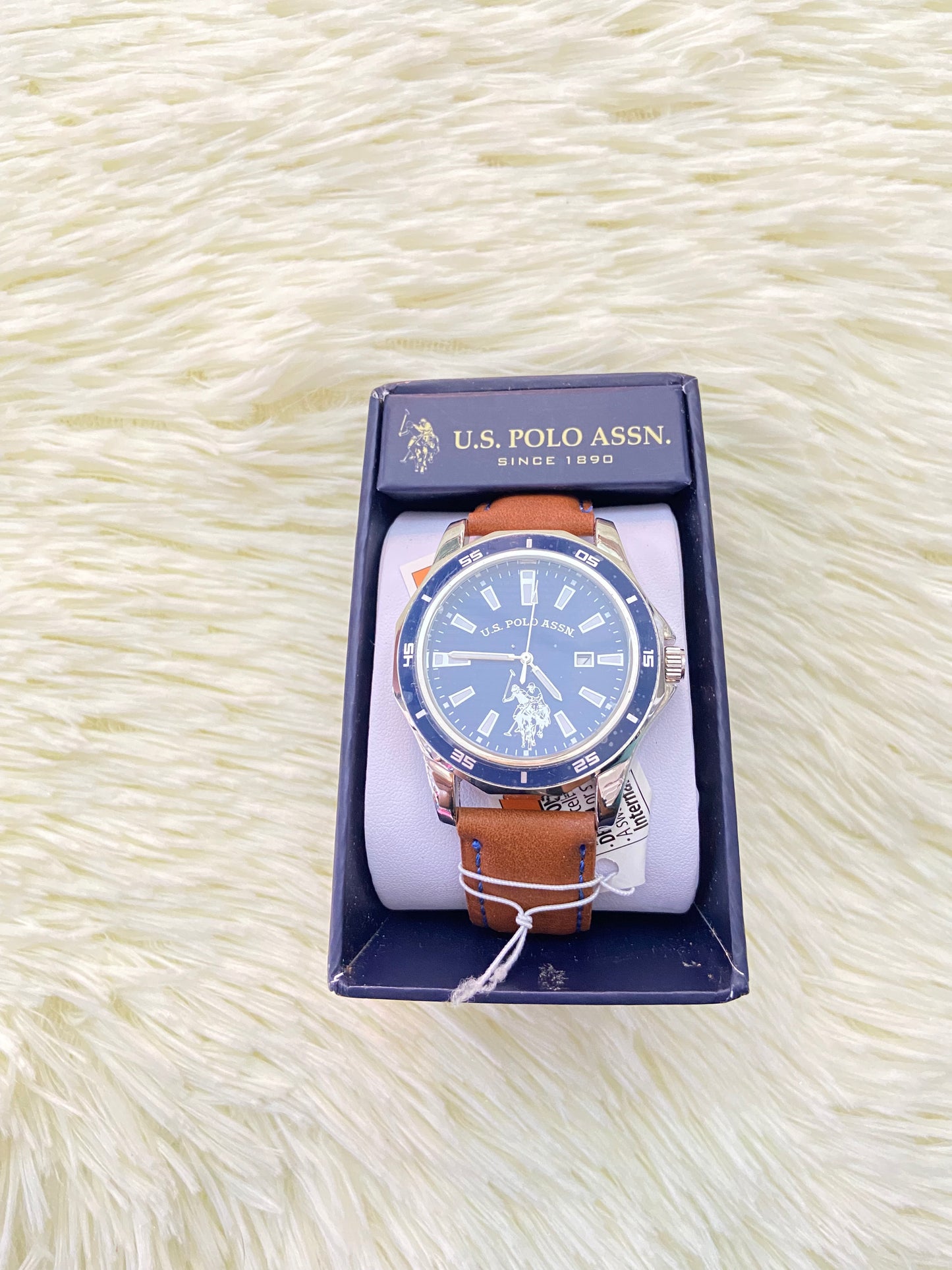 Reloj U.S POLO original, marron con costura en hilo azul, y fondo azul con plateado.
