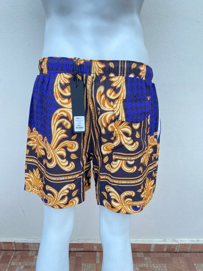 Bañador/Baggy, azul marino con estampado en color dorado y negro.
