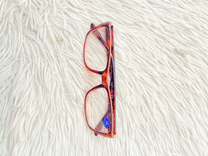 Lentes diseñados con protección UV 100-400 para proteger tu visión. Marron y animal print, micas claras.