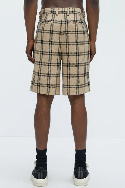 Bermuda, crema con estampado de cuadros negros.