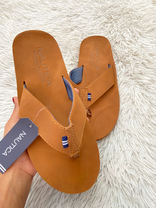 Sandalias NAUTICA Original, marrón claro, con costura en hilo marrón.
