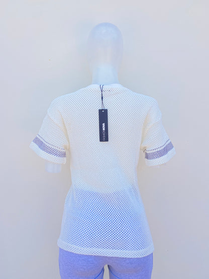 Camisón/ jersey, blanco estilo mallas con el número 08 de en frente.