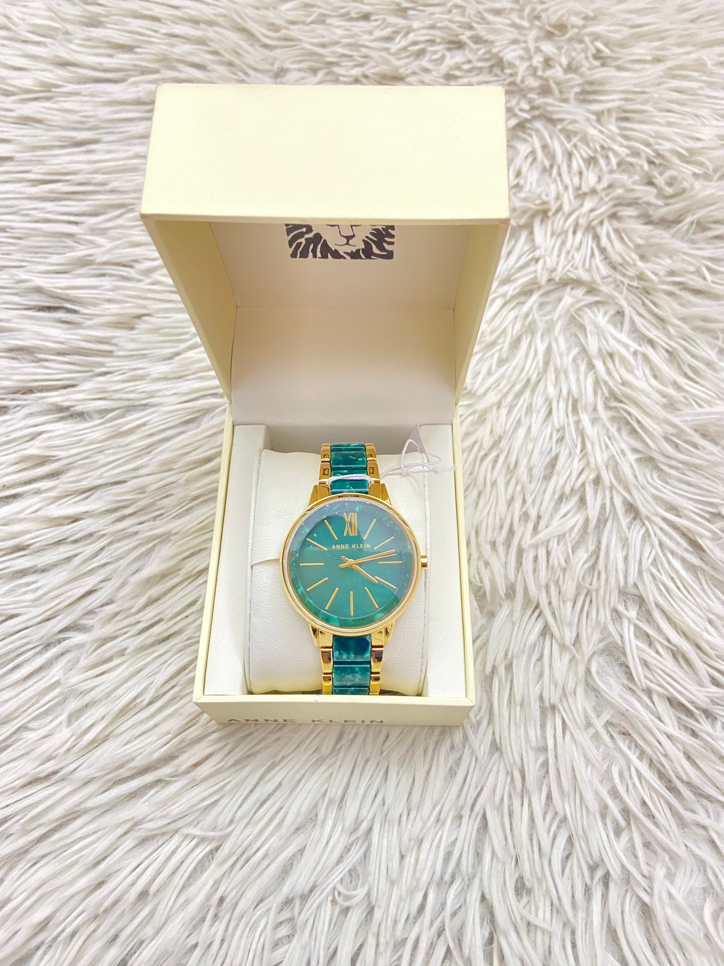 Reloj ANNE KLEIN original, color dorado con verde jade ( mármol ) con detalles dorados y verde.