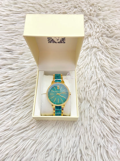 Reloj ANNE KLEIN original, color dorado con verde jade ( mármol ) con detalles dorados y verde.