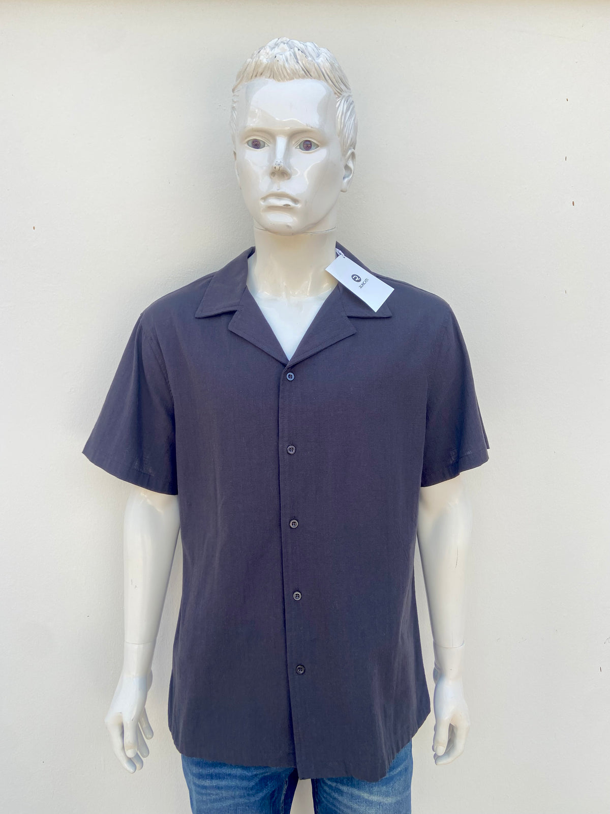 Camisa 70% algodon 30% lino RUNCATI original, negra lisa, con botones en color negro.