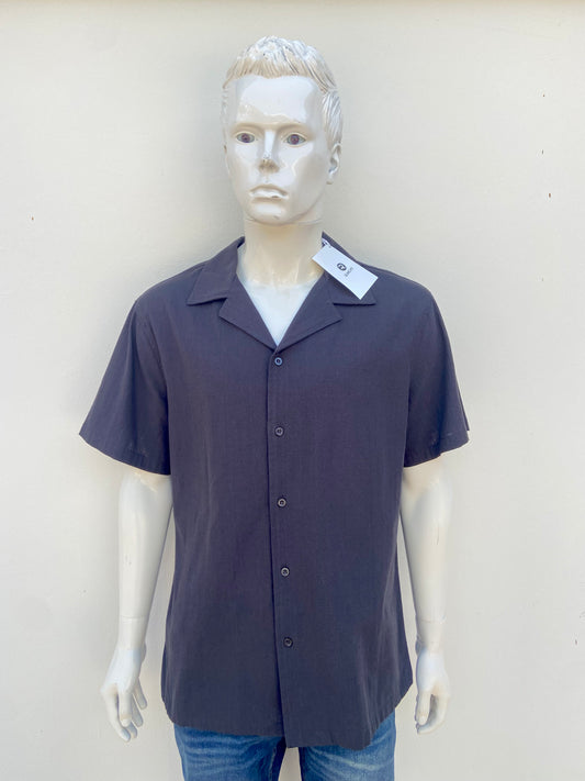 Camisa 70% algodon 30% lino RUNCATI original, negra lisa, con botones en color negro.