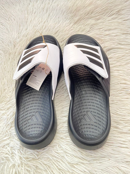 Sandalias ADIDAS original, negra con blanco y logotipo de la marca en frente, ajustables.